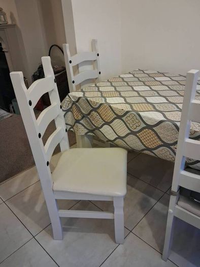 Dining Table and 4 chairs 5ft x 3ft
