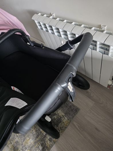 Pristine Condition!!! MUST Bugaboo Fox with rotating car seat  isofox base