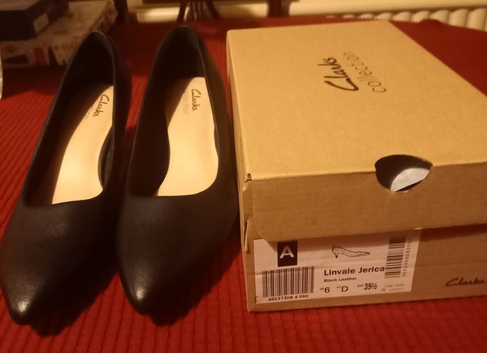 BNIB Clarks Black Leather Shoes Size 6