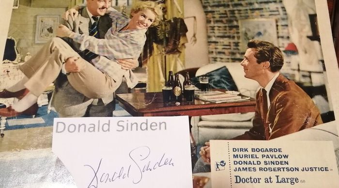Autographs comedy