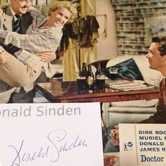 Autographs comedy