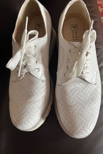 Ladies PITILLOS Winter white / cream wedged SOFT LEATHER Shoes boots Size 39 Uk 6. High Quality.  In really super condition