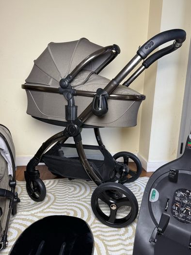 Full Egg 3 travel system Cybex car seat and isofix base