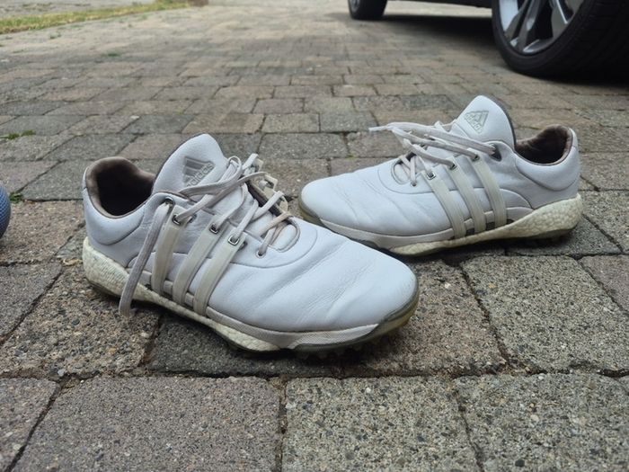 golf shoes