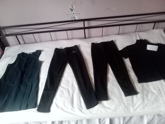 Girls uniform aged 5-6 yes old