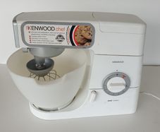 Kenwood chef classic KM336 stand mixer working