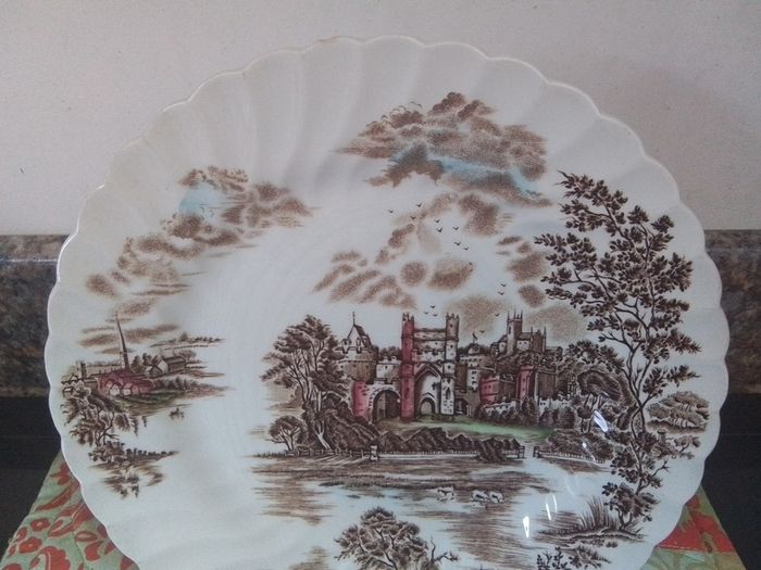 Five Johnson Bros Ancient Towers 22cm Plate
