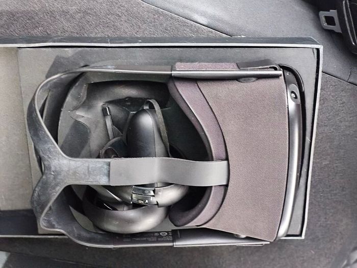 Oculus Quest VR Gaming Headset