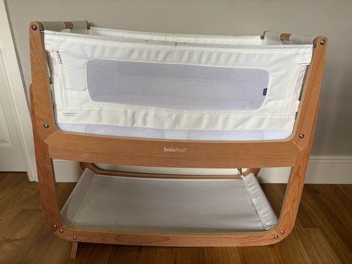 Snuzpod 4 beside crib (next to me)