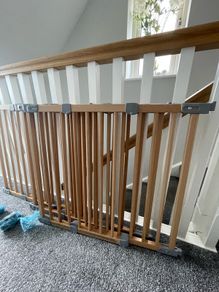 Baby Dan wooden baby gate (3)