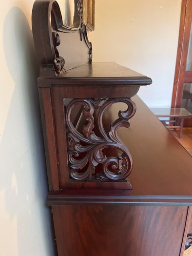 Side Board