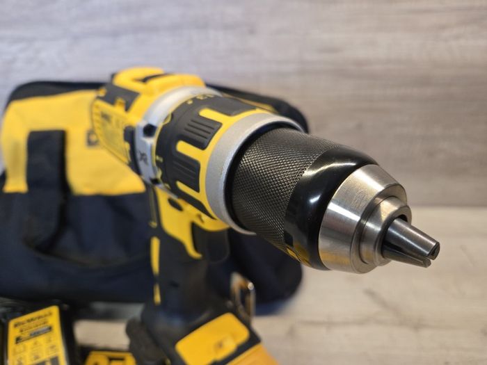 DEWALT DCD795 XR Brushless Combi Drill + Battery charger and Bag