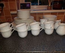 Wedgewood Strawberry and Vine 52 Piece Set