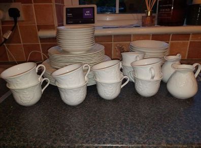 Wedgewood Strawberry and Vine 52 Piece Set