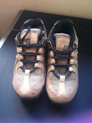 Lovely brown casual runners