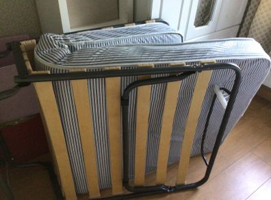 Fold up bed