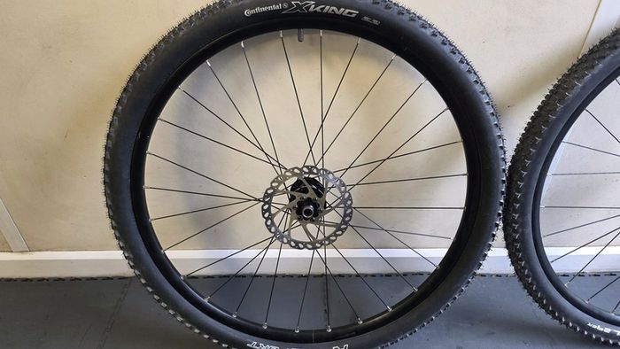 29 MTB Wheels  Thru Axle Continental Tyres Brand New