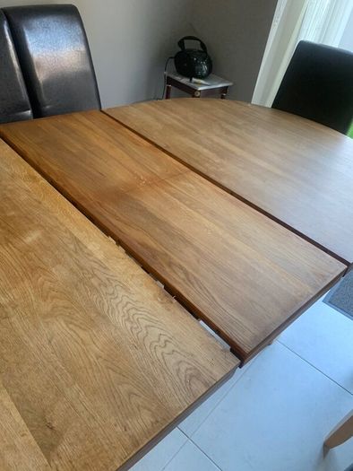 Solid extendable oak table- very good in