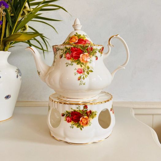 Rare Royal Albert Old Country Roses teapot and tea warmer