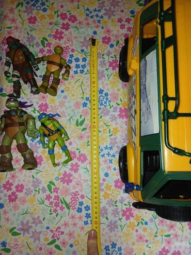 Teenage Mutant Ninja figure  Playset and figures (Please Read)