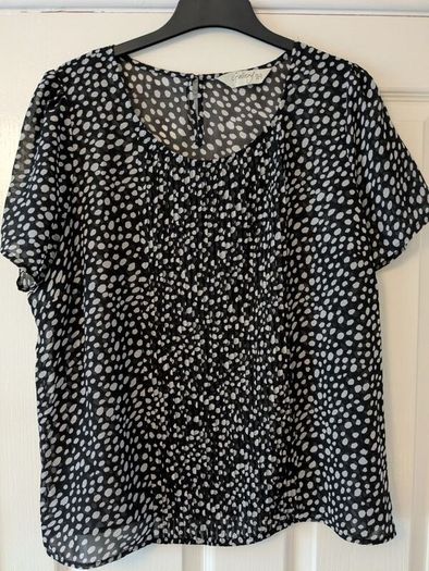 Gallery dressy top