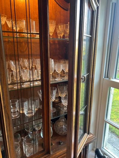 Reproduction display cabinet