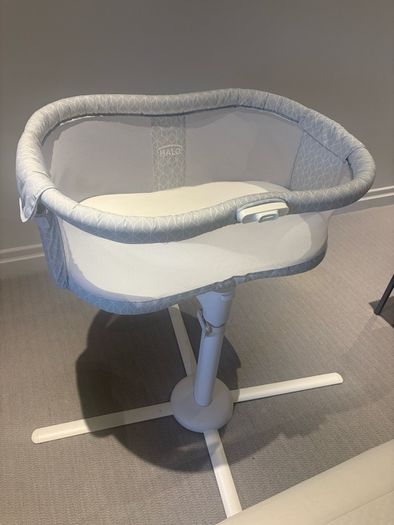 Halo bedside cot