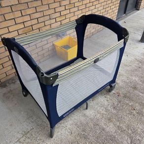 Travel cot