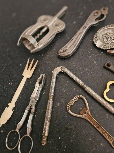Bundle of Vintage Kitchen Implements