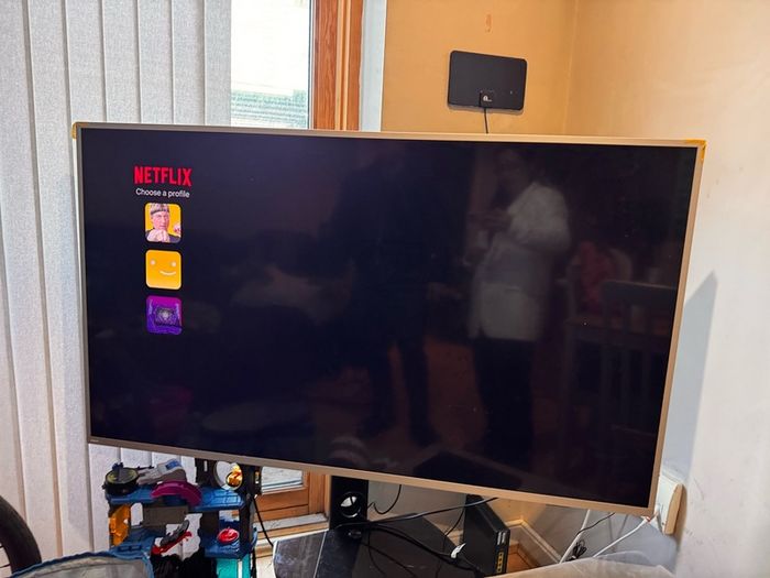 Philips 49' telly with stand