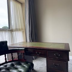 Traditional Mahogany Veneer Twin-Pedestal Desk & Chair