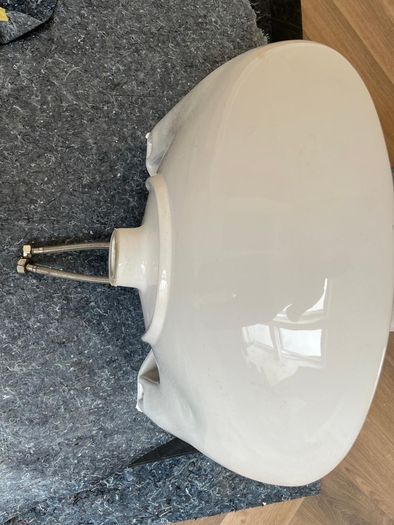 wall-hung bathroom basin with full pedestal