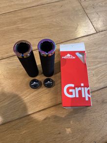 Lock on grips colourful