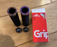 Lock on grips colourful