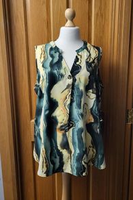 Green pattern sleeveless blouse, Size 22, Brand new