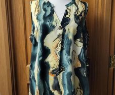 Green pattern sleeveless blouse, Size 22, Brand new