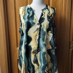 Green pattern sleeveless blouse, Size 22