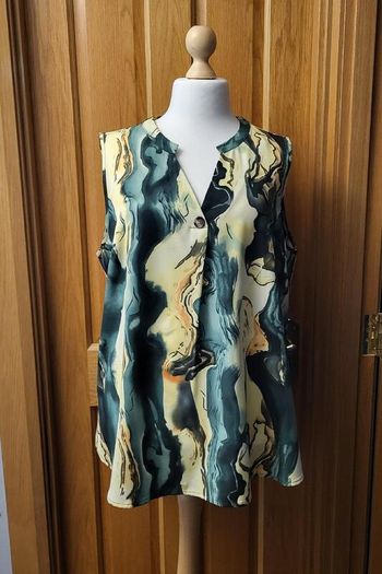 Green pattern sleeveless blouse, Size 22, Brand new