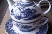 As new Newbridge Maureen O'Hara teapot set, D18