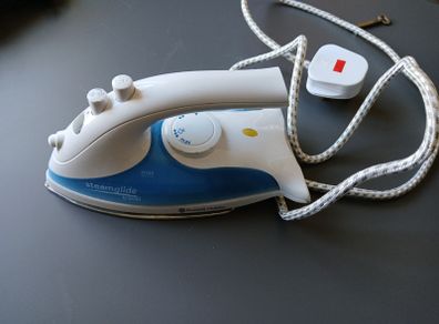 Working travel iron Russel hobbs