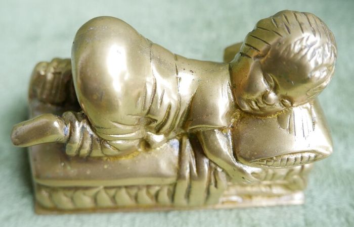 Vintage Brass Sleeping Child 5" x 3" x 2,5"