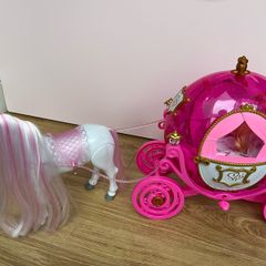 Horse Pulling Trailer Toy Set