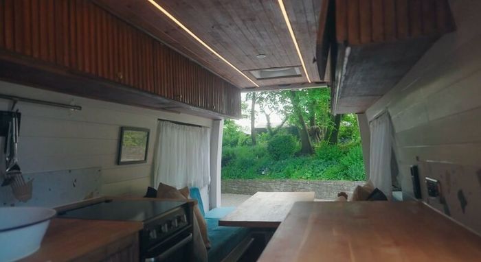 Mercedes Sprinter Campervan (Off Grid Spec)