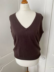 BNWT Ladies Sleeveless Pullover, size 16