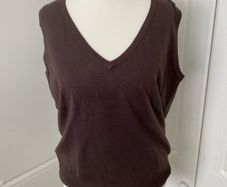BNWT Ladies Sleeveless Pullover, size 16