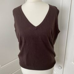 BNWT Ladies Sleeveless Pullover, size 16