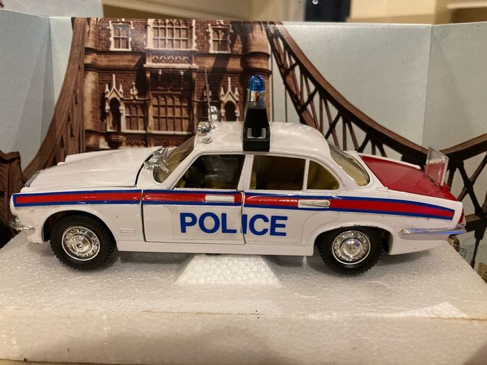 Jaguar XJ 4.2 Police year 1978 1/25