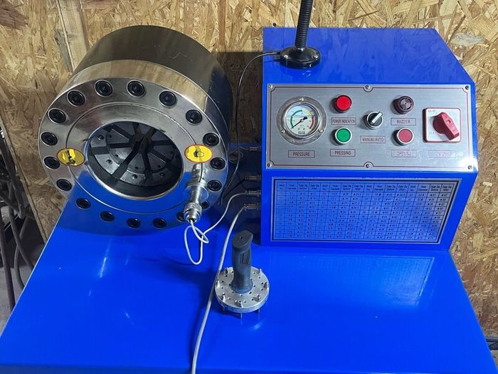 Hydraulic hose crimper