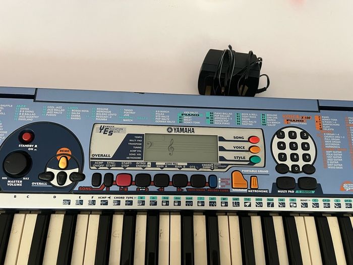 Yamaha PSR-140 portable electronic keyboard