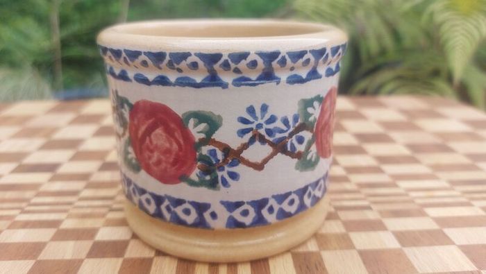 Beautiful Nicholas Mosse Small Straight-Sided Circular Pot/Bowl in the Popular but Discontinued "Kilfane Rose" Pattern, Circa 1996-2004